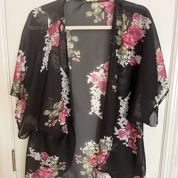 Beautiful Short Sheer Kimono with Floral Design - Picture 1 of 3